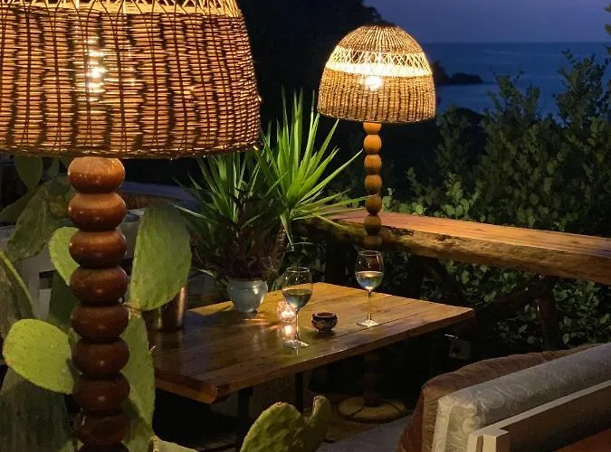 Hotel Bamboo With Sea View In Kabak Bay, Oeluedeniz *